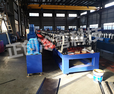 我司護(hù)欄板設(shè)備通過(guò)ISO認(rèn)證，品質(zhì)有保障，客戶(hù)信賴(lài)之選