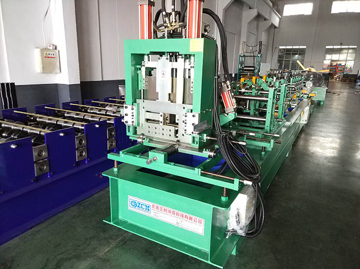 全自動CZ互換檁條機(jī)