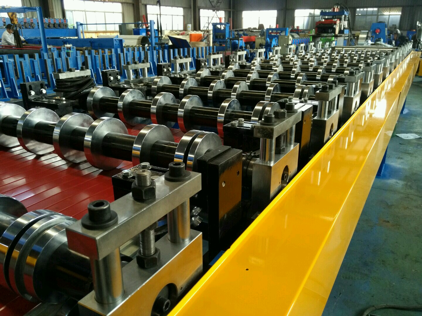 聚氨酯墻板成型機(jī)