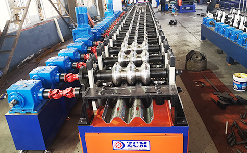 高速護欄板設備